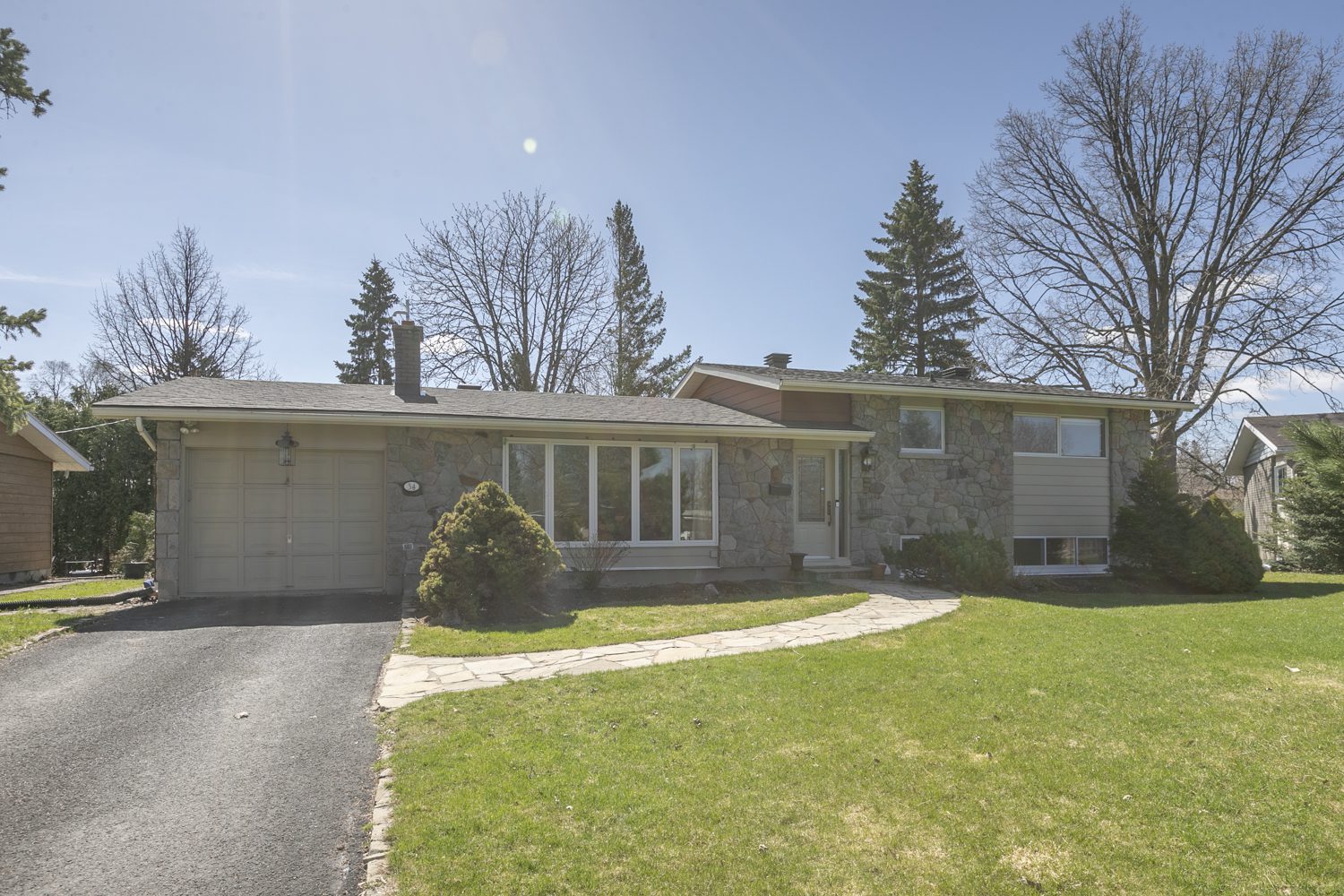 West Herrington Court Chell Team, Ottawa Real Estate